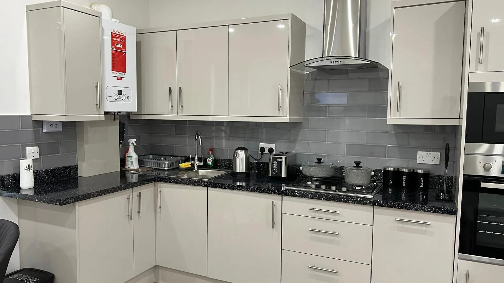Appartamento F3, Luxury Flat Close To Ilford. Sel