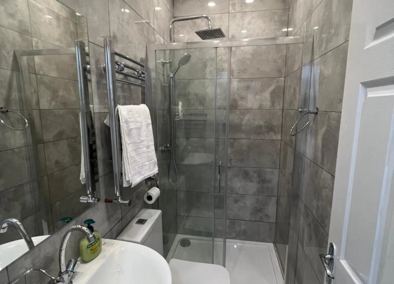 Appartamento F3, Luxury Flat Close To Ilford. Sel
