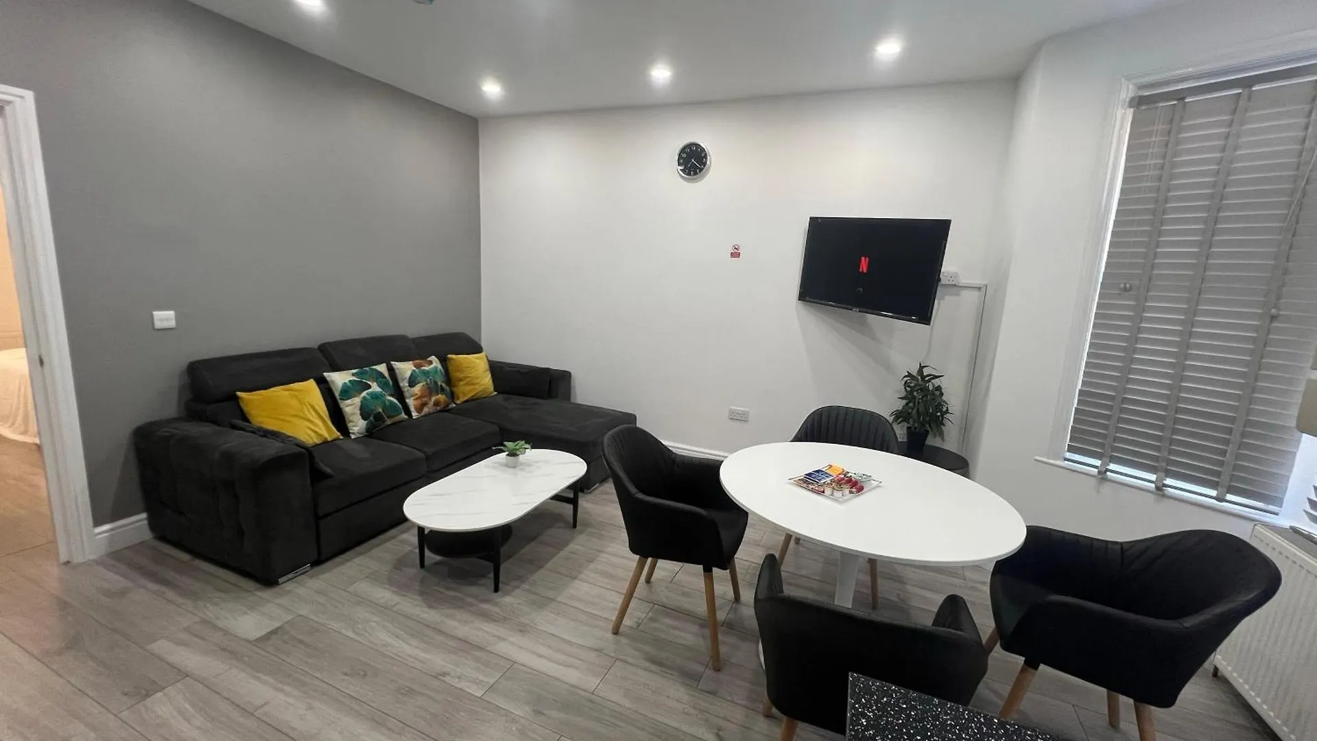 F3, Luxury Flat Close To Ilford. Sel