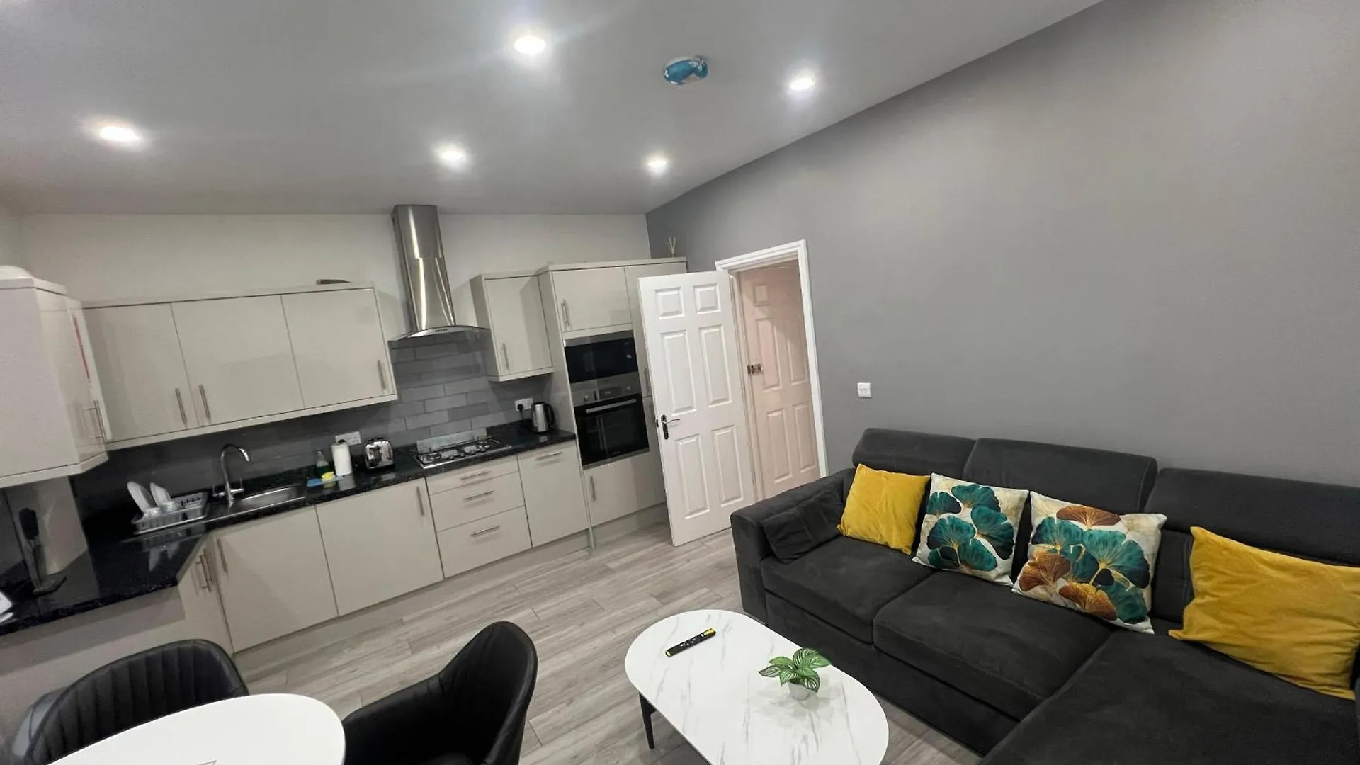 Appartamento F3, Luxury Flat Close To Ilford. Sel