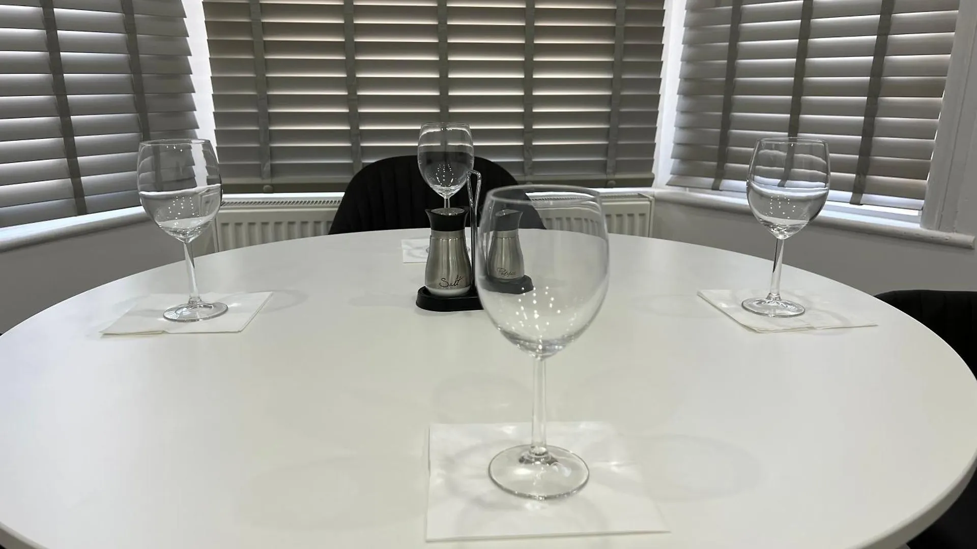 F3, Luxury Flat Close To Ilford. Sel Apartment